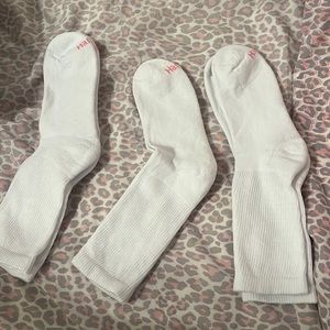 3 pair women’s hanes crew socks
